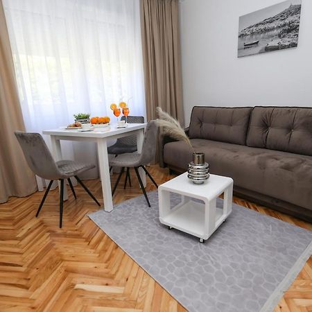 פודסטראנה Apartmani Guto מראה חיצוני תמונה