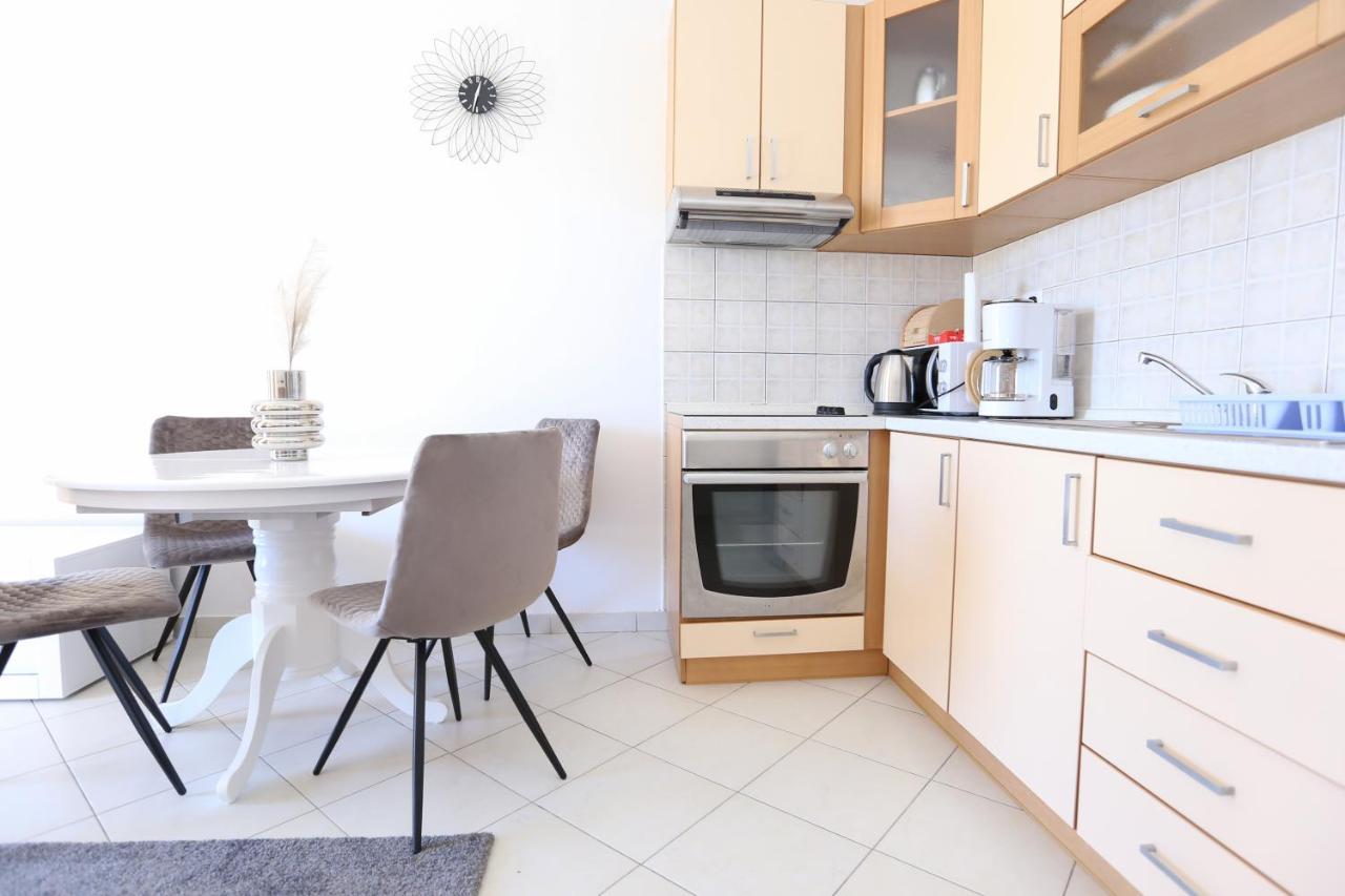 פודסטראנה Apartmani Guto מראה חיצוני תמונה