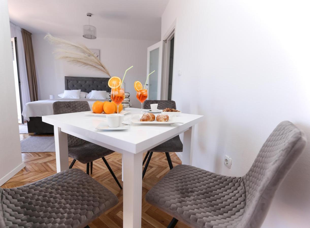 פודסטראנה Apartmani Guto מראה חיצוני תמונה