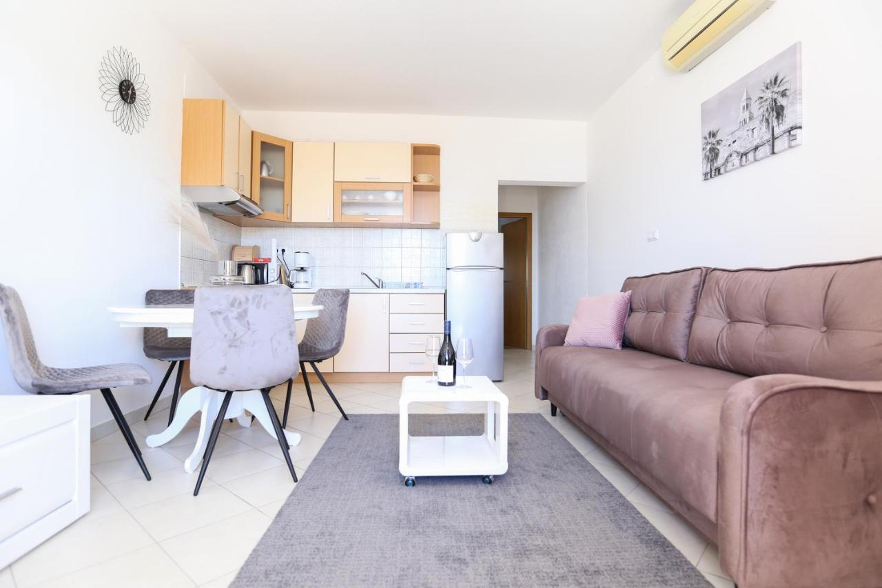 פודסטראנה Apartmani Guto מראה חיצוני תמונה