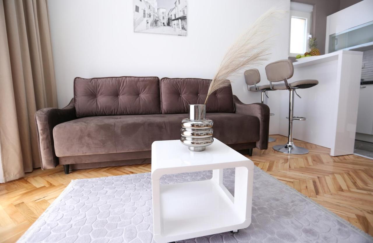 פודסטראנה Apartmani Guto מראה חיצוני תמונה