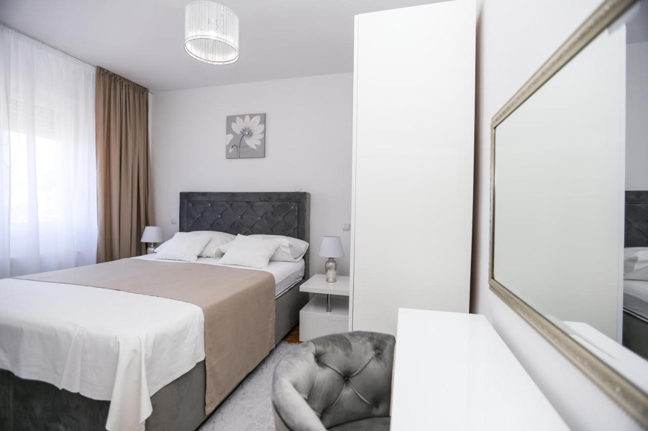 פודסטראנה Apartmani Guto מראה חיצוני תמונה