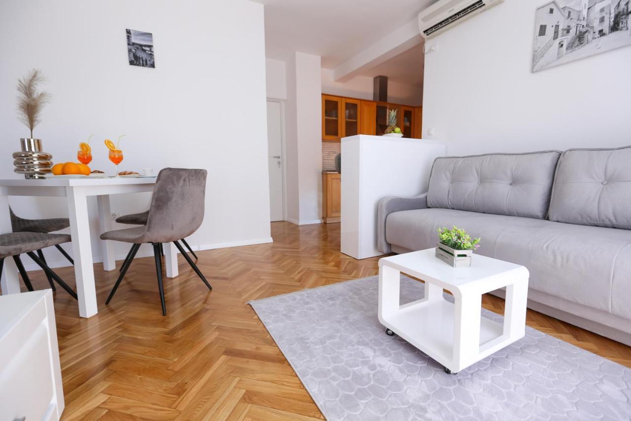 פודסטראנה Apartmani Guto מראה חיצוני תמונה