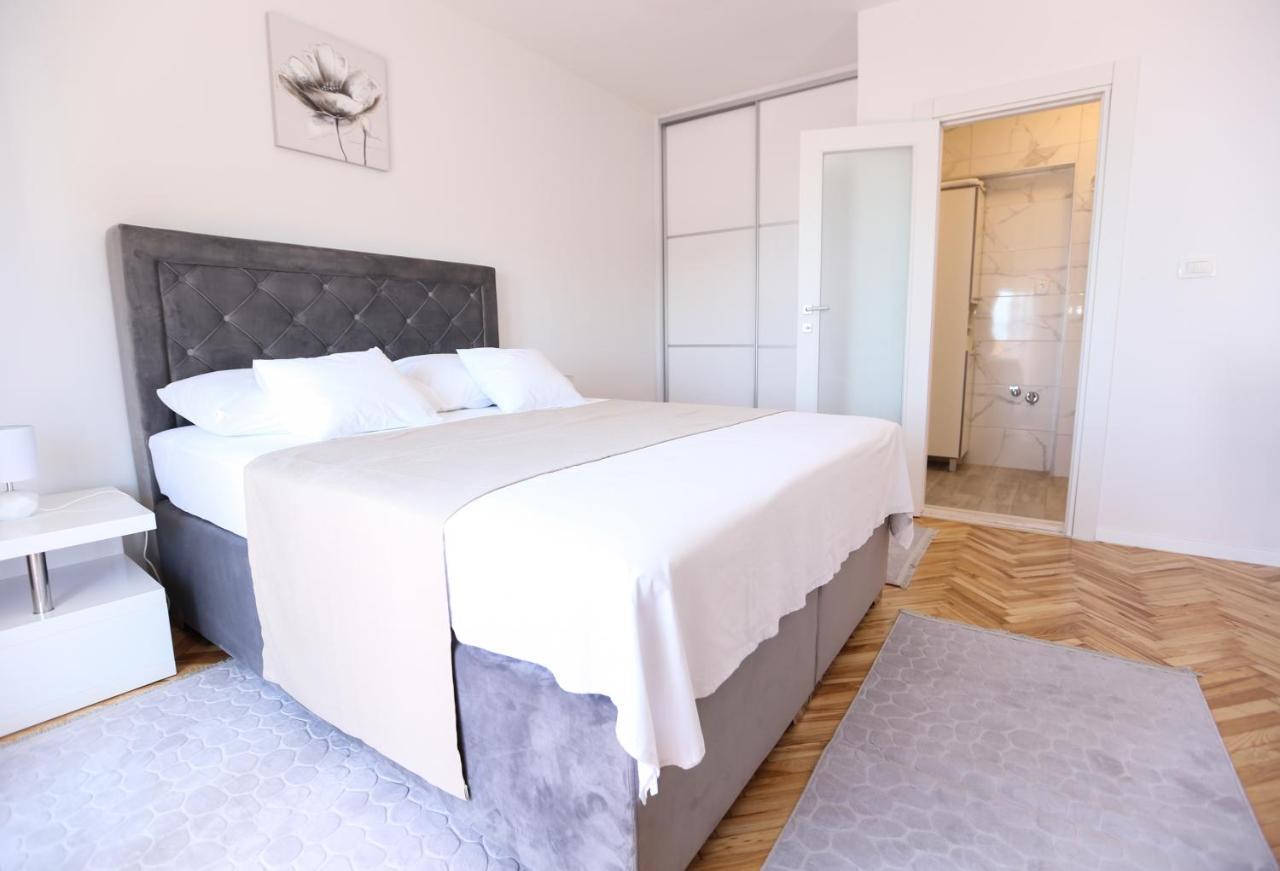 פודסטראנה Apartmani Guto מראה חיצוני תמונה